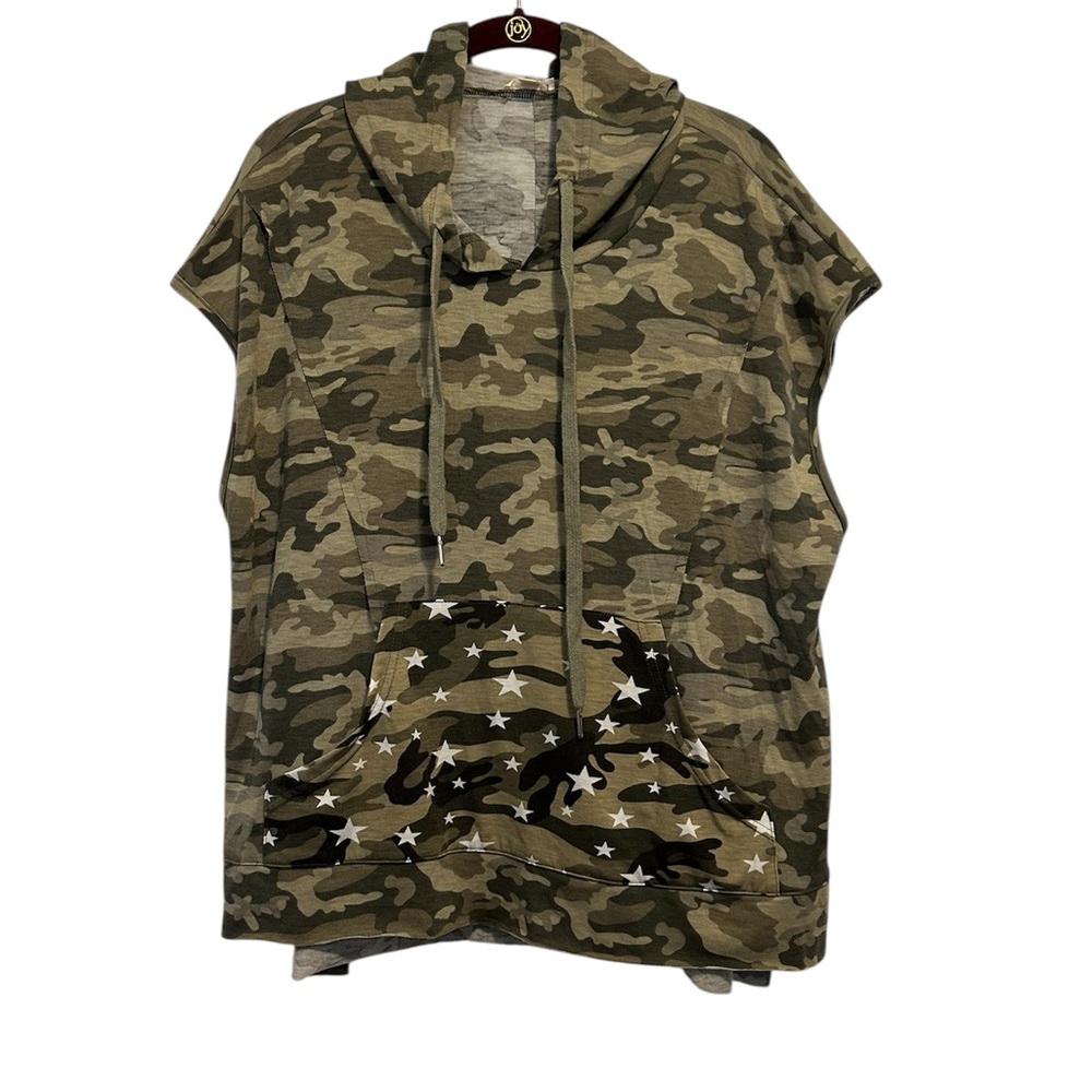 NWOT P.O.L. Camouflage Sleeveless Hoodie With Patriotic Stars On Front Pocket.